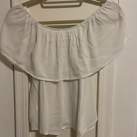 Honey Punch off-the-shoulder white size Medium top - Picture 2 of 3